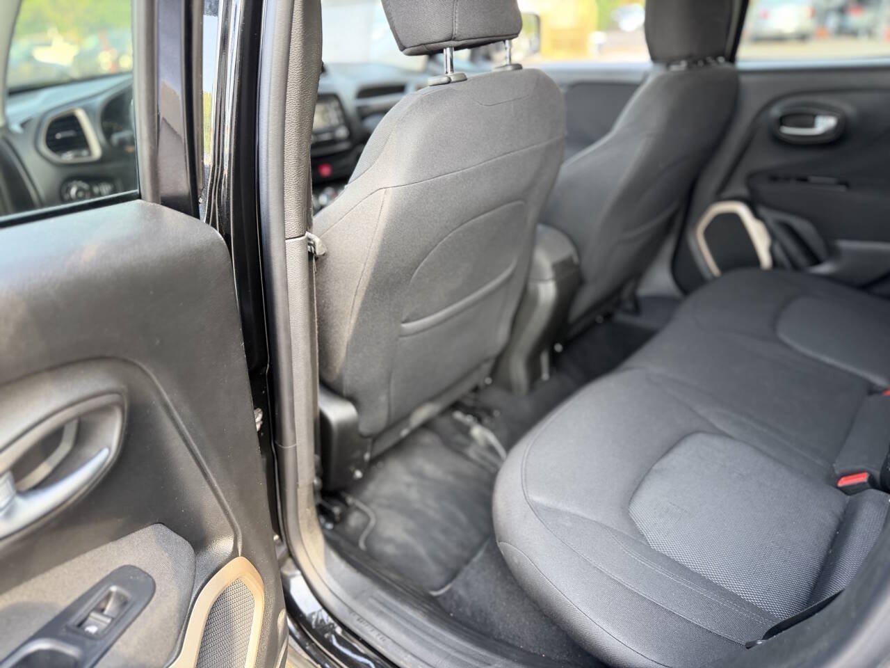 Used 2017 Jeep Renegade Latitude AWD/4WD image 17