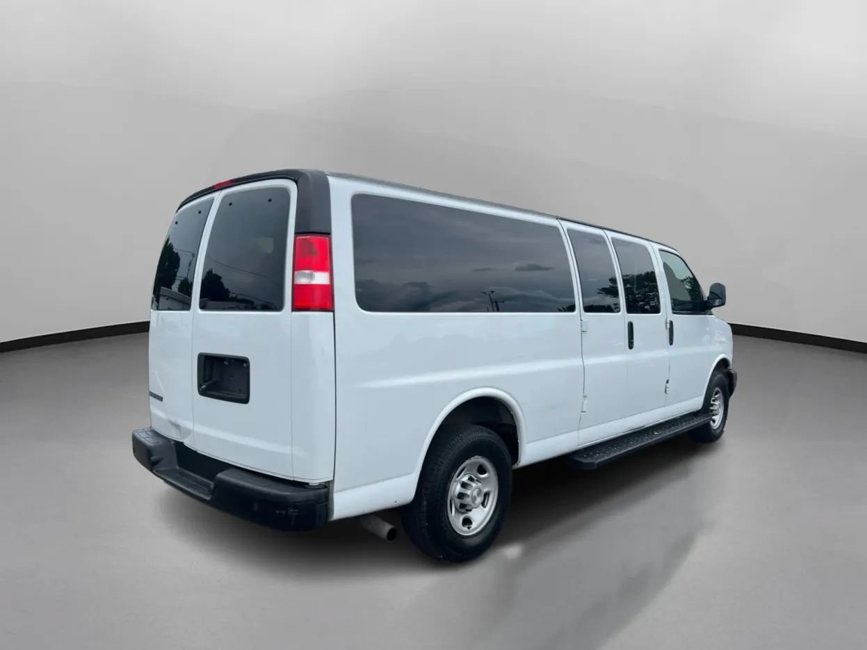 Used 2022 Chevrolet Express 3500 LS RWD image 9