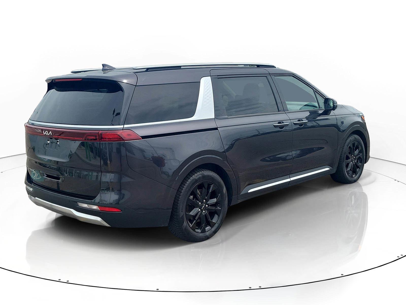 Used 2022 Kia Carnival SX FWD image 3