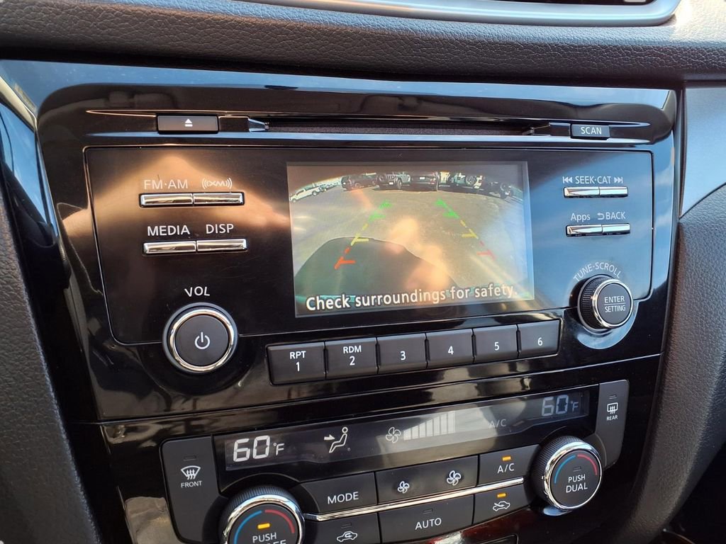 Used 2016 Nissan Rogue SV image 6