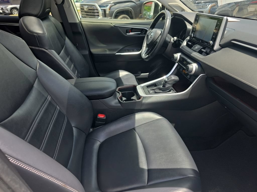 Used 2019 Toyota RAV4 Limited FWD image 10