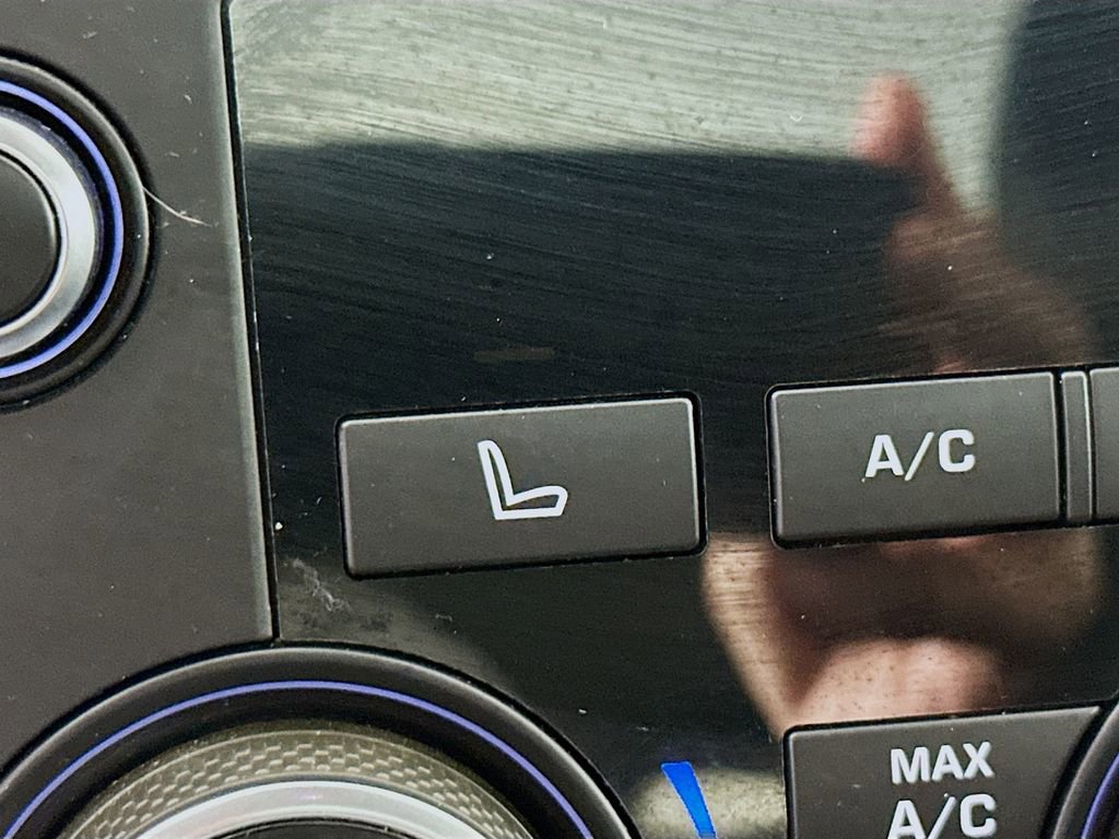 Used 2018 Land Rover Discovery Sport HSE AWD/4WD image 21