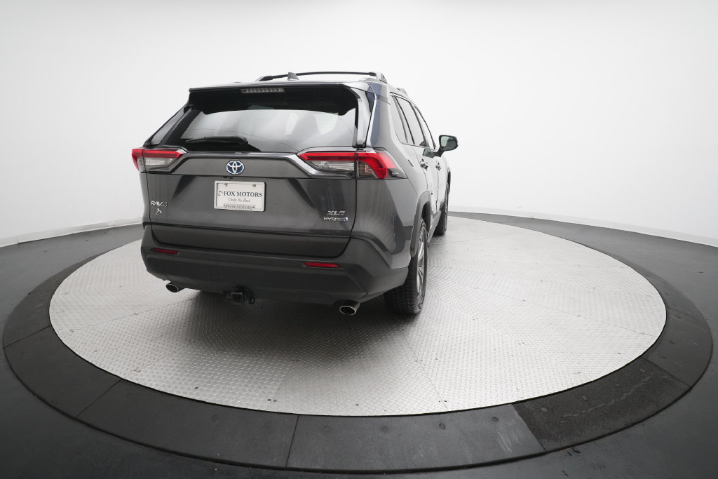 Used 2022 Toyota RAV4 XLE Premium AWD/4WD image 13