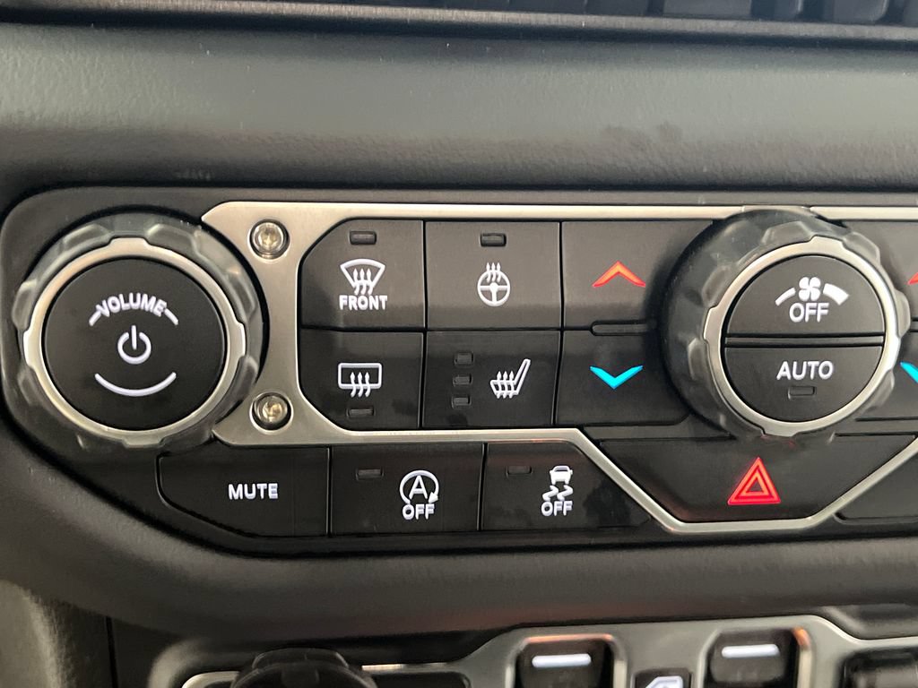 Used 2025 Jeep Gladiator Mojave w/ Convenience Group AWD/4WD image 49