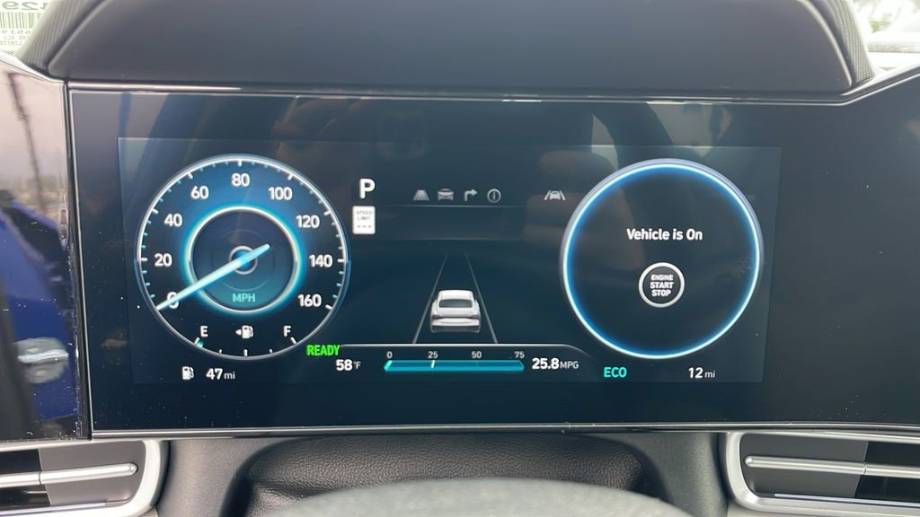 New 2025 Hyundai Elantra Limited image 25