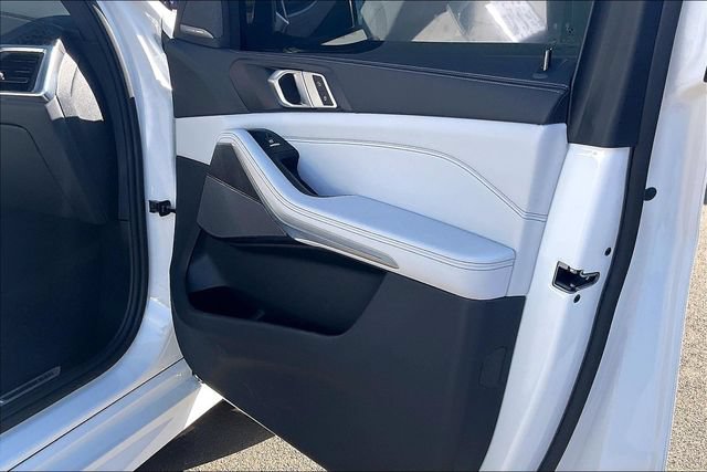 Used 2025 BMW X5 sDrive40i w/ M Sport Package RWD image 22