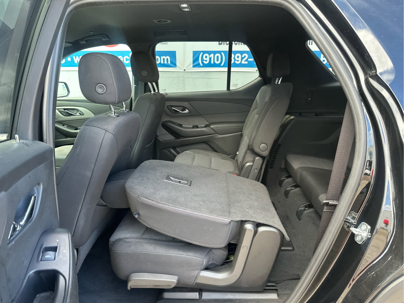 Used 2022 Chevrolet Traverse LT image 45