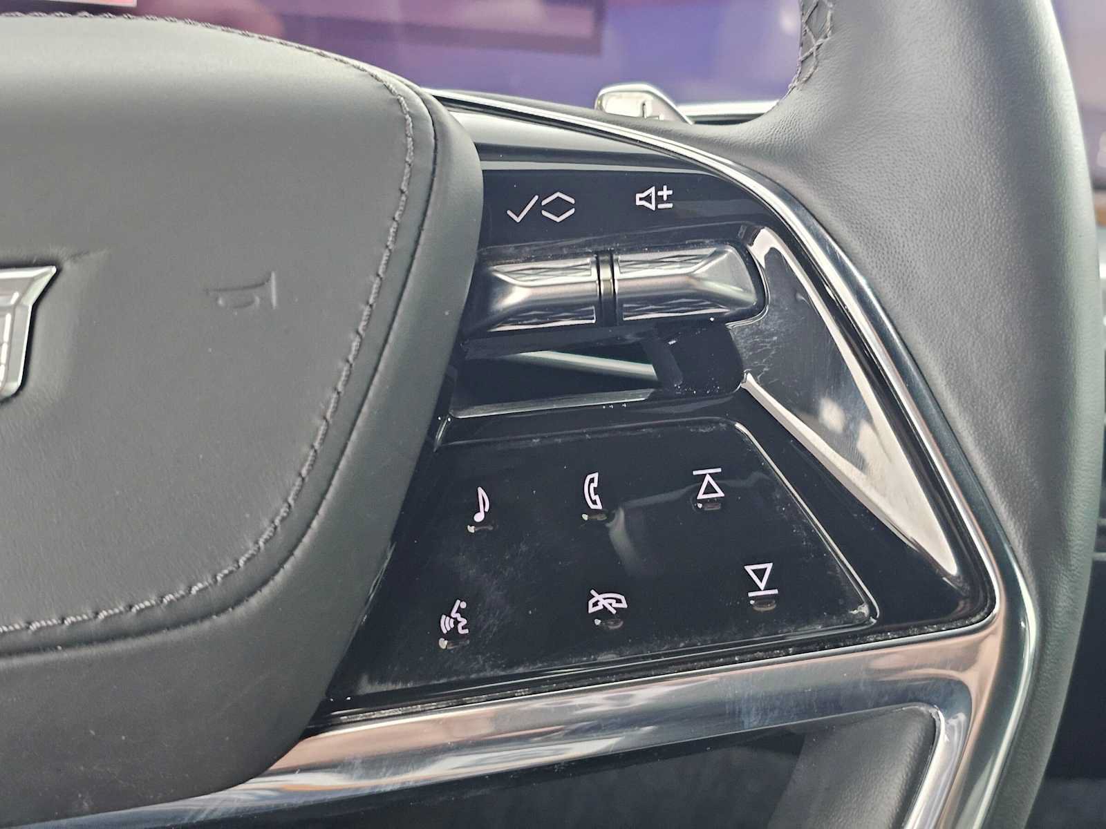 Certified 2025 Cadillac Escalade Sport Platinum w/ LPO, Floor Liner Package AWD/4WD image 33