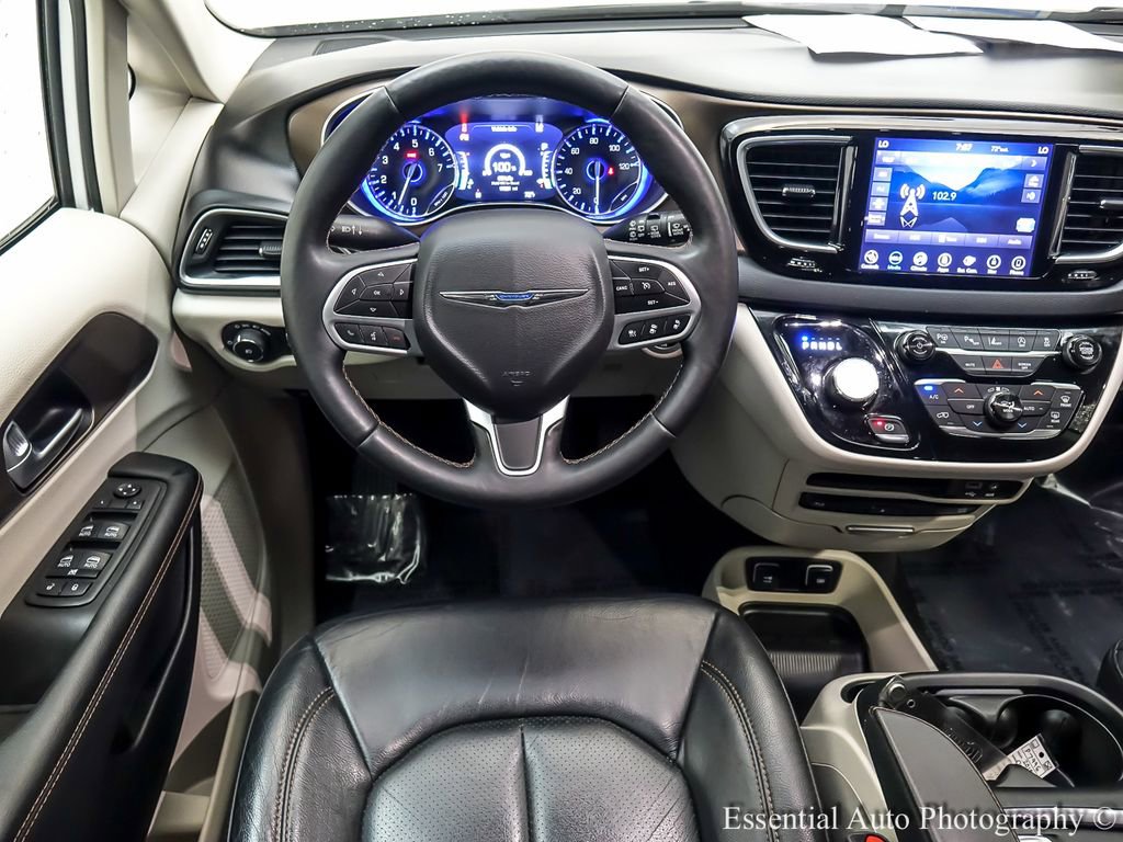 Used 2018 Chrysler Pacifica Touring-L Plus w/ Advanced Safetytec Group FWD image 14