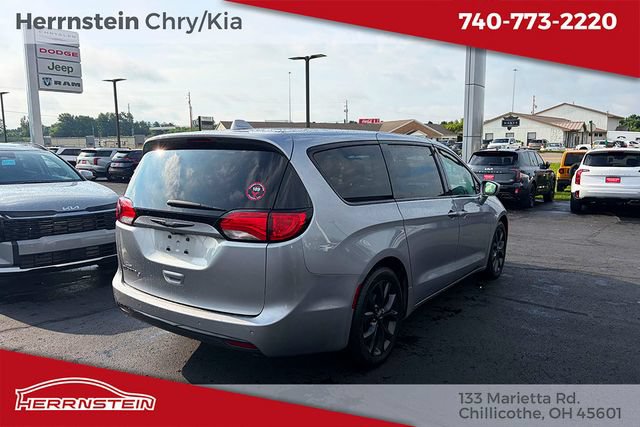 Used 2018 Chrysler Pacifica Touring Plus w/ S Appearance Package FWD image 31