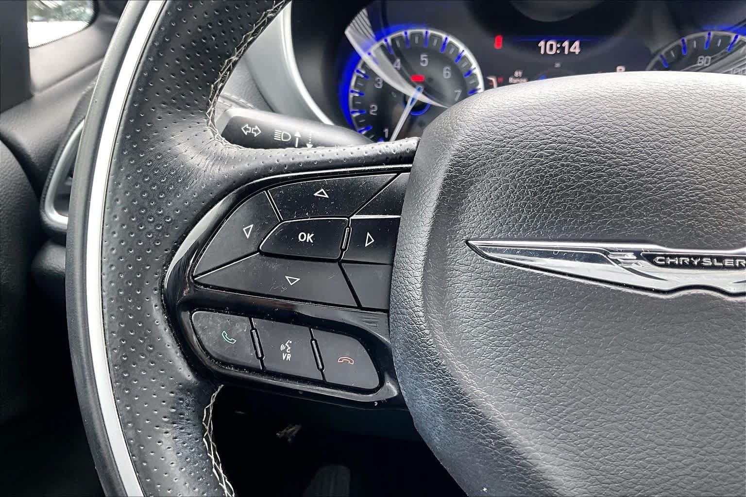 Used 2018 Chrysler Pacifica Limited w/ S Appearance Package FWD image 23