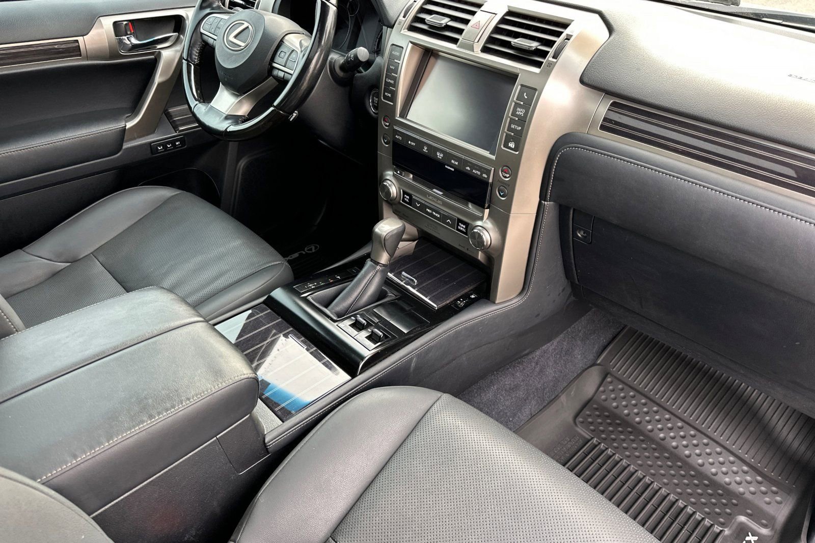 Used 2021 Lexus GX 460 Premium w/ Accessory Package image 18