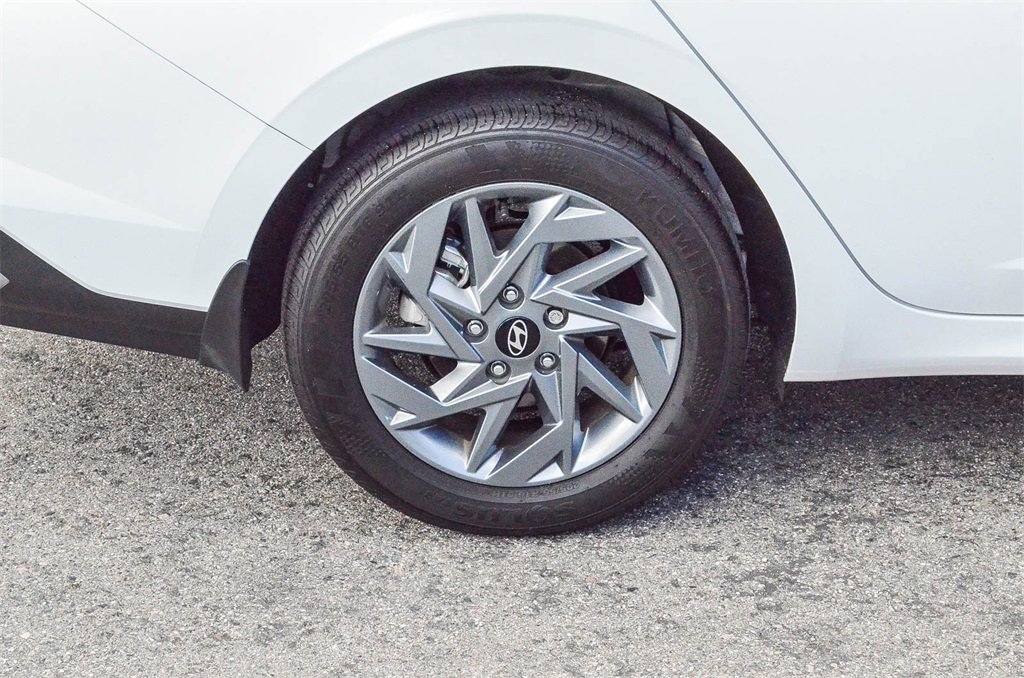 Certified 2024 Hyundai Elantra SEL image 9