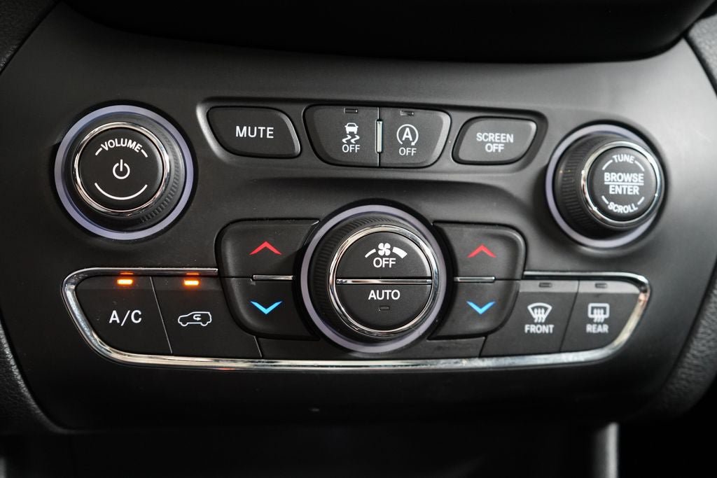 Used 2019 Jeep Cherokee Limited w/ Luxury Group AWD/4WD image 31