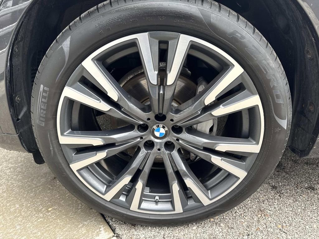 Used 2020 BMW X7 xDrive40i w/ Premium Package AWD/4WD image 9