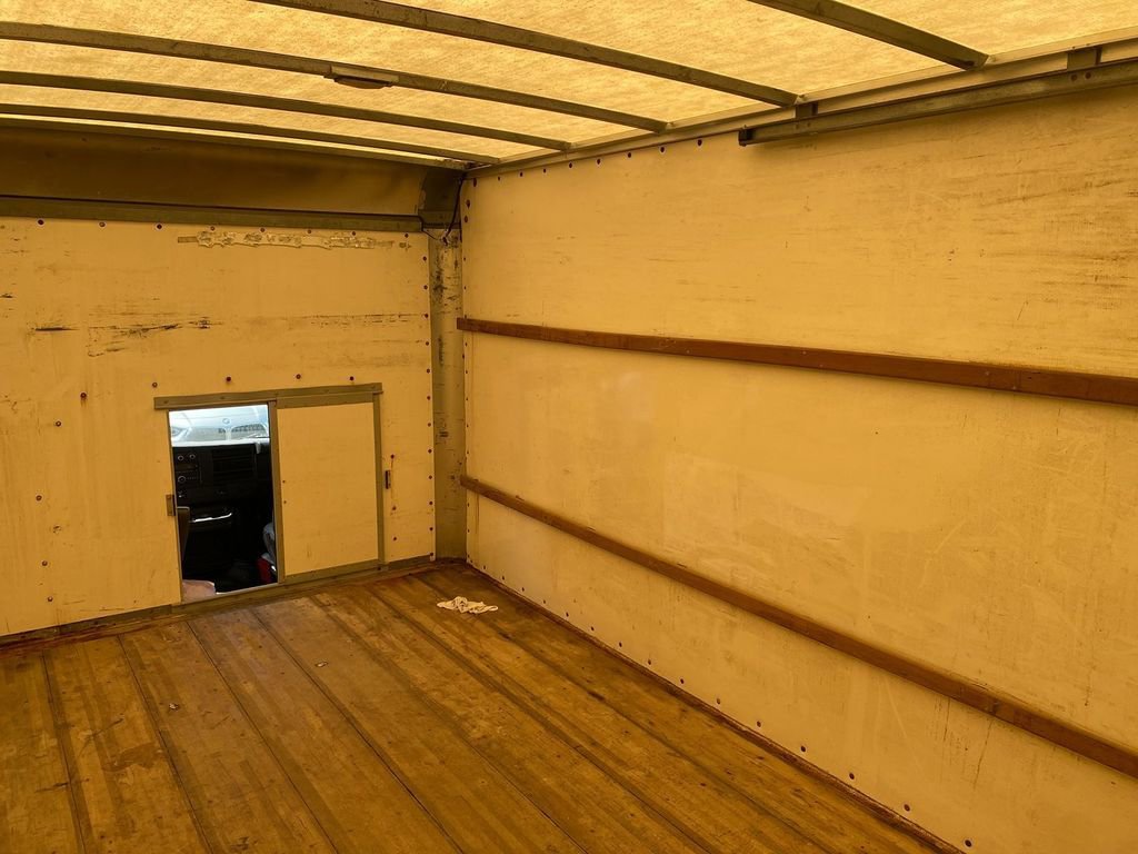 Used 2017 GMC Savana 3500 Extended image 20