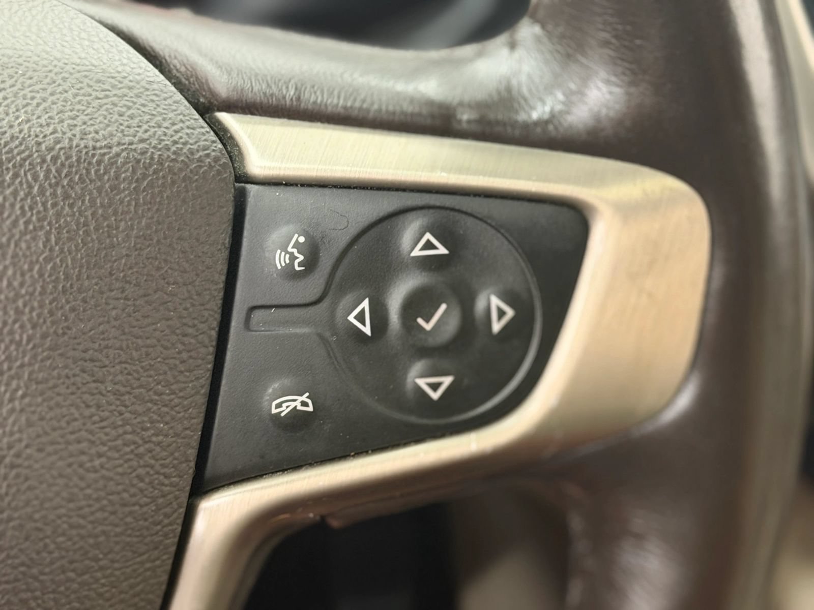 Used 2017 GMC Acadia Denali w/ Technology Package FWD image 28