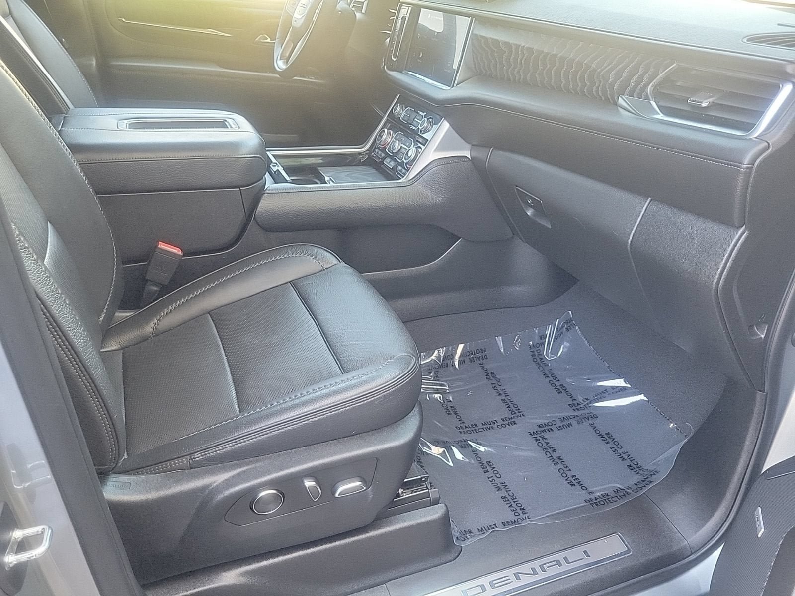 Used 2023 GMC Yukon Denali AWD/4WD image 14
