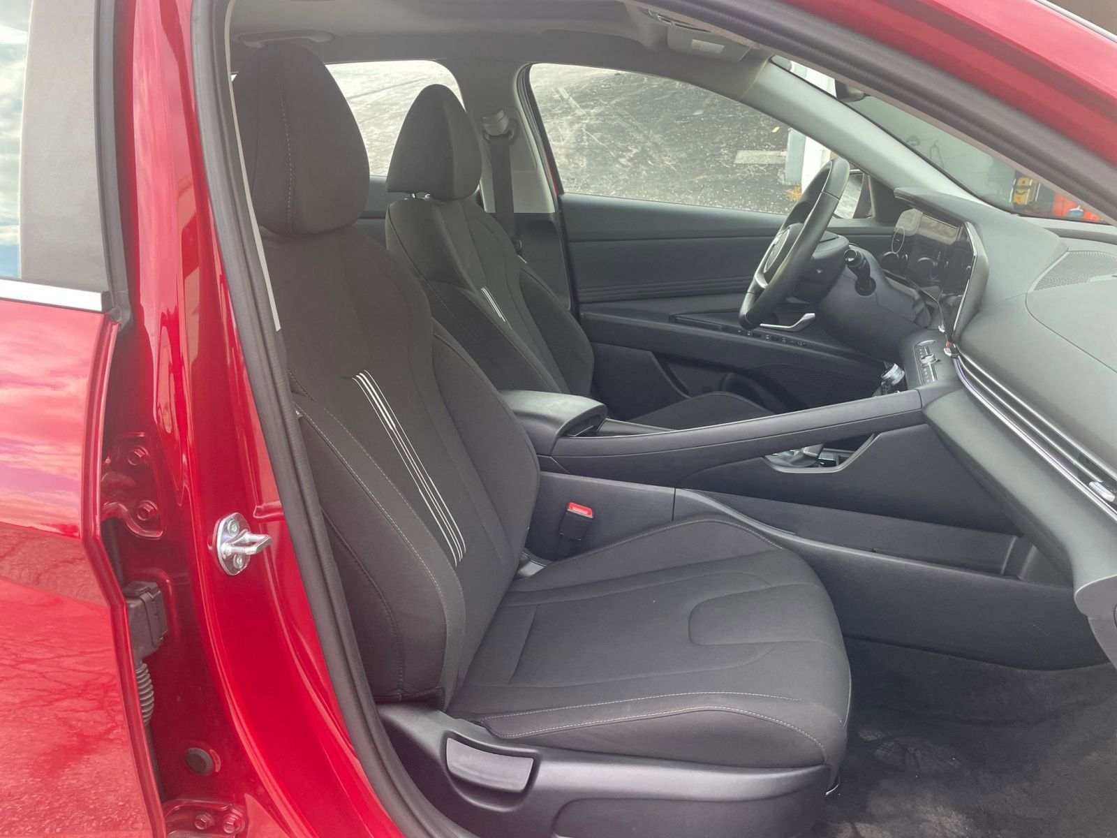 Used 2025 Hyundai Elantra SEL image 35