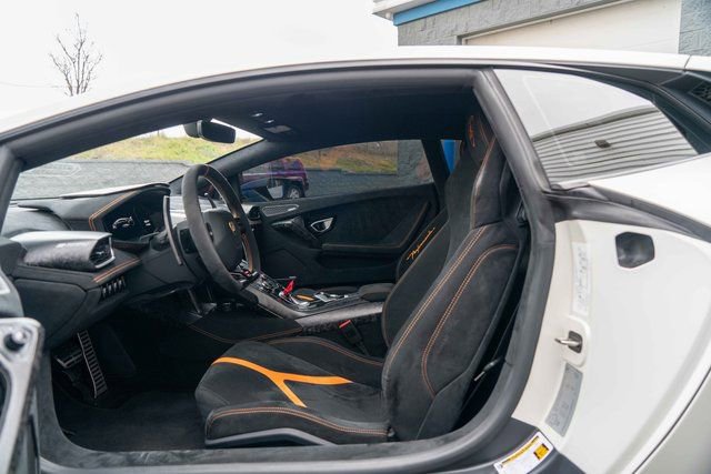 Used 2018 Lamborghini Huracan Performante image 36