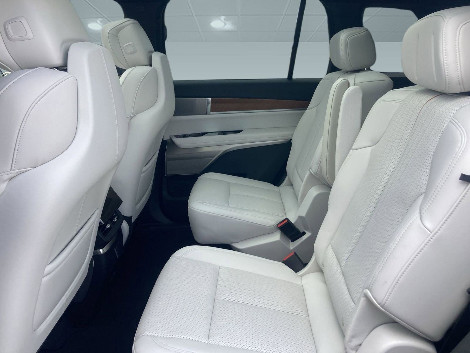 New 2026 Cadillac Vistiq Luxury image 25