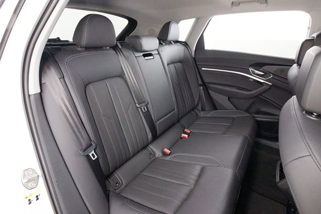Used 2023 Audi e-tron Premium Plus w/ Premium Plus Package AWD/4WD image 23