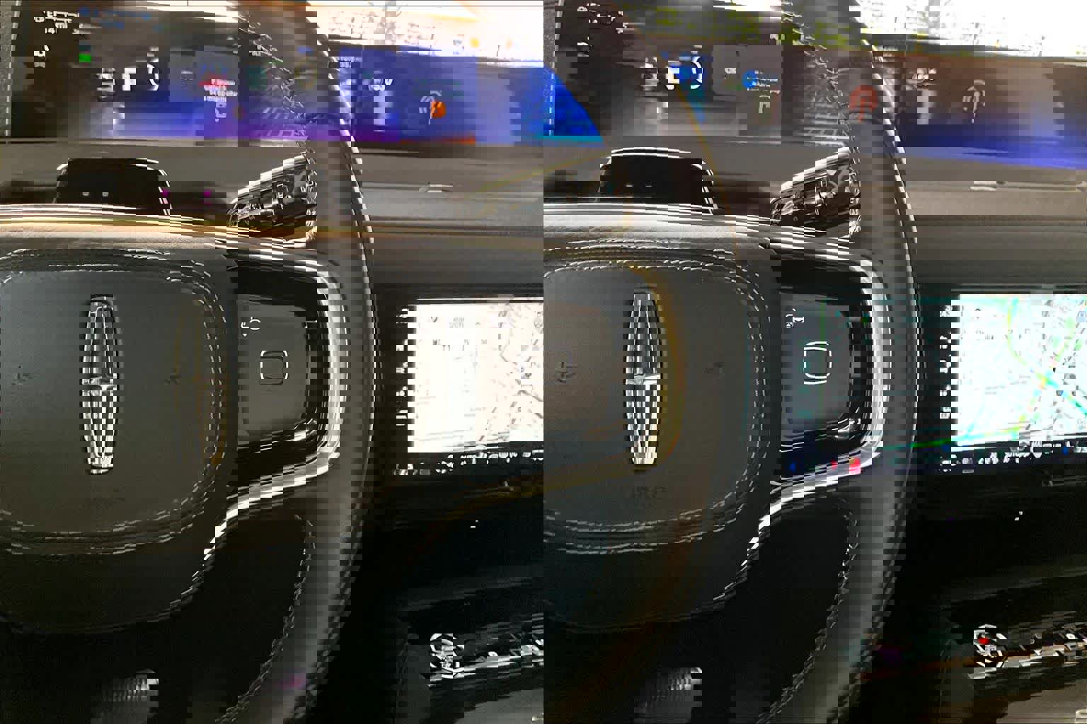 Used 2025 Lincoln Navigator Reserve image 24