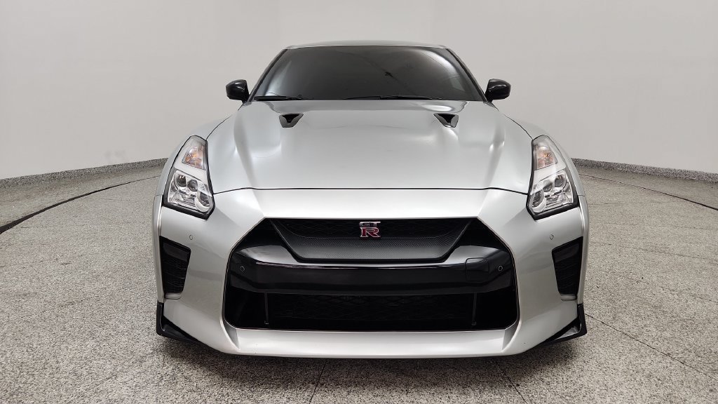 Used 2020 Nissan GT-R Premium AWD/4WD image 9