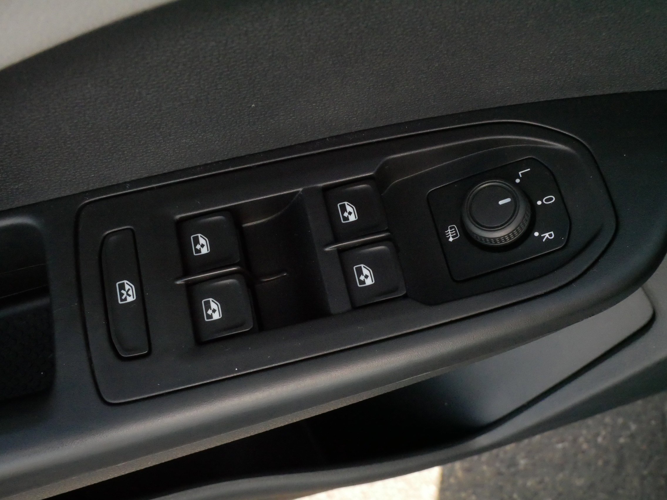 Certified 2023 Volkswagen Taos SE w/ Black Wheel Package image 19