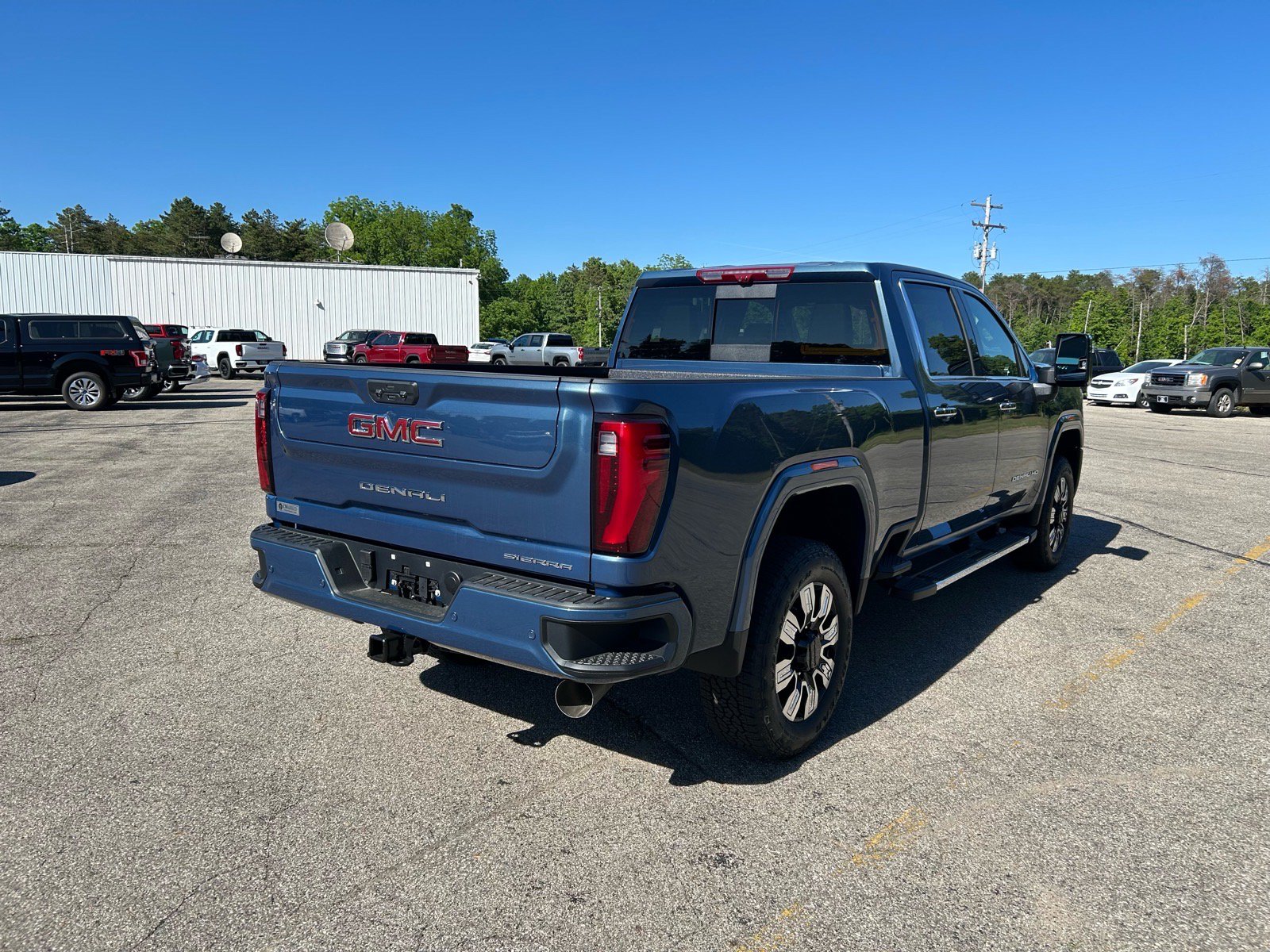New 2026 GMC Sierra 2500 Denali w/ Denali Reserve Package AWD/4WD image 8