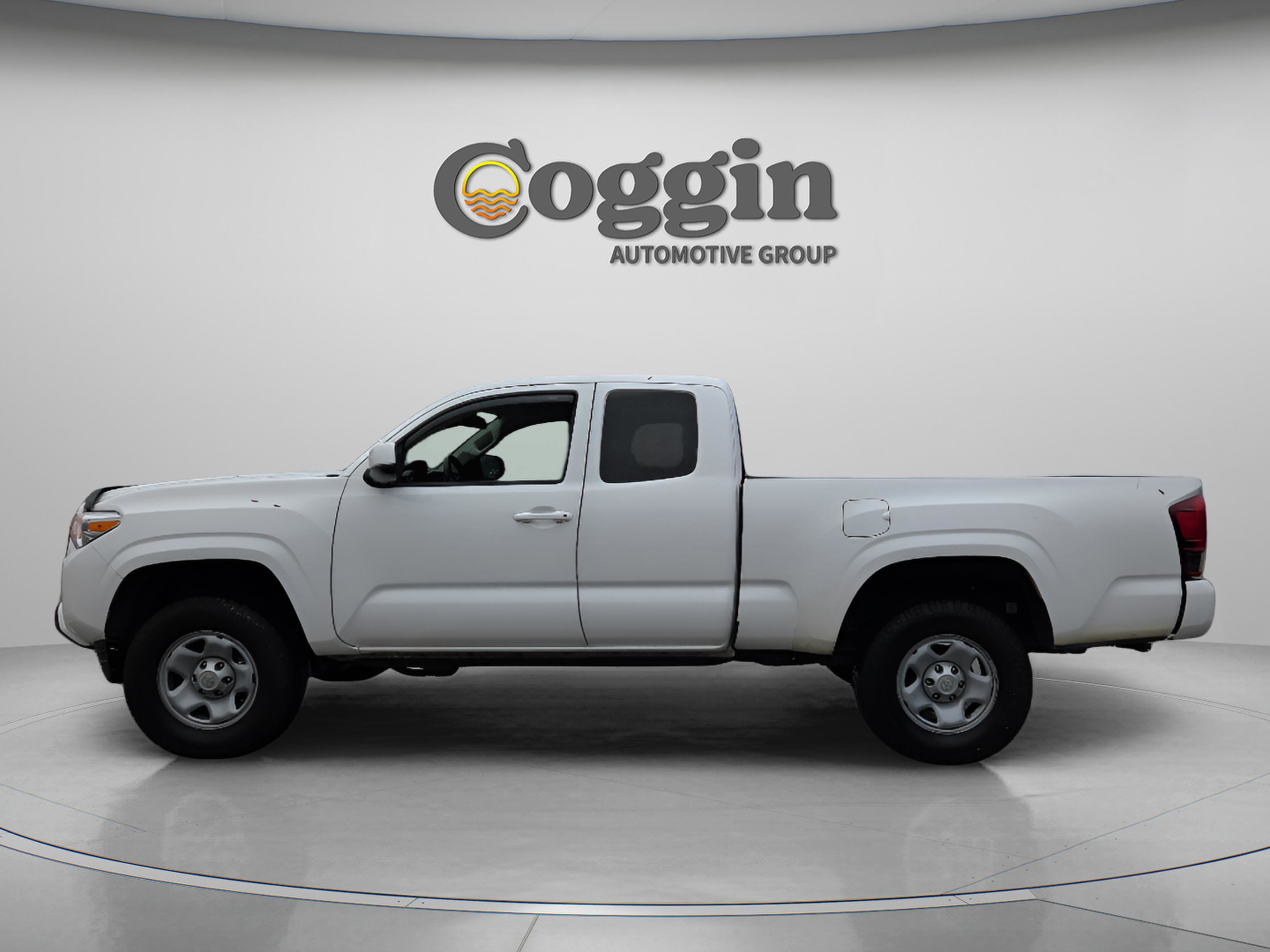 Used 2023 Toyota Tacoma SR image 3