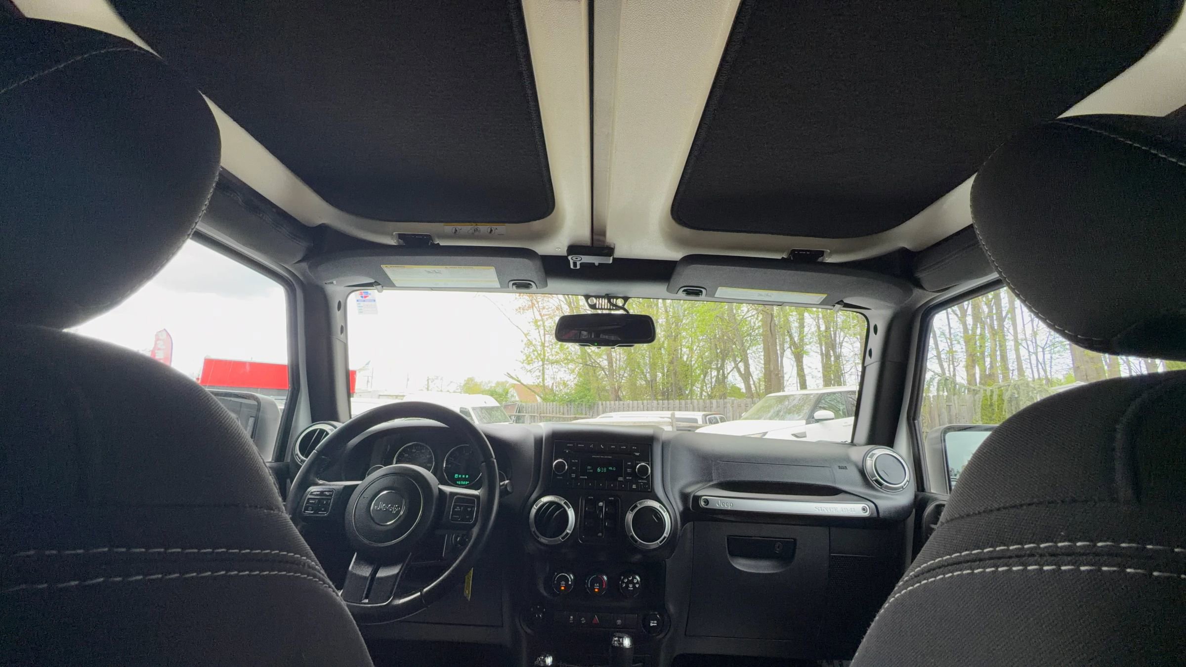 Used 2018 Jeep Wrangler Unlimited Sahara w/ Connectivity Group AWD/4WD image 22