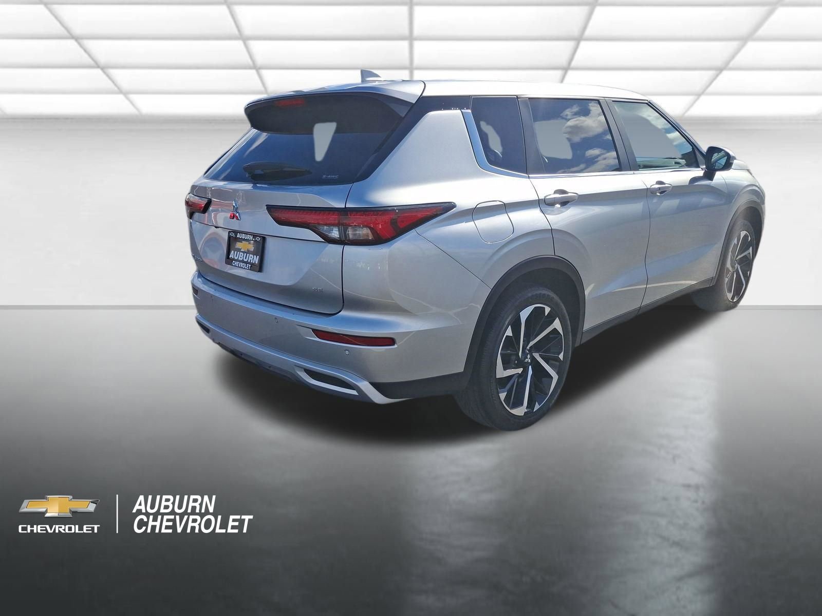 Used 2024 Mitsubishi Outlander SE AWD/4WD image 3