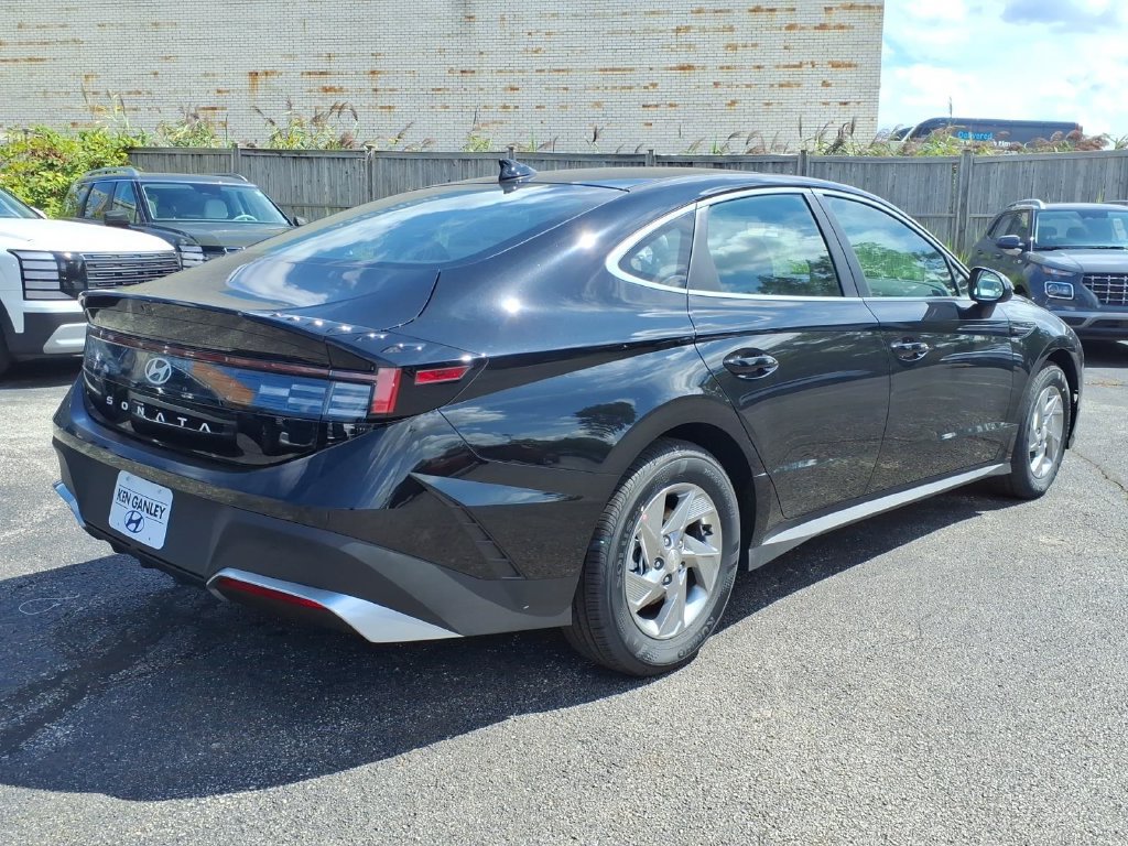 New 2026 Hyundai Sonata SE FWD image 3