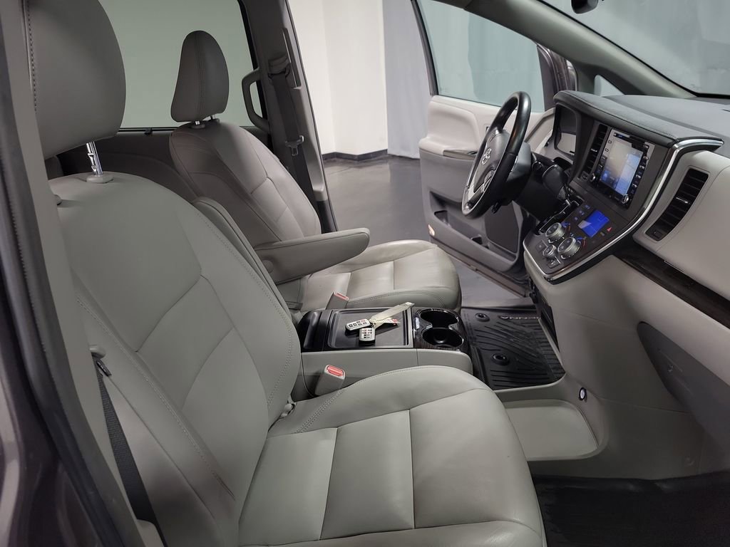 Used 2019 Toyota Sienna XLE w/ XLE Navigation Package image 24
