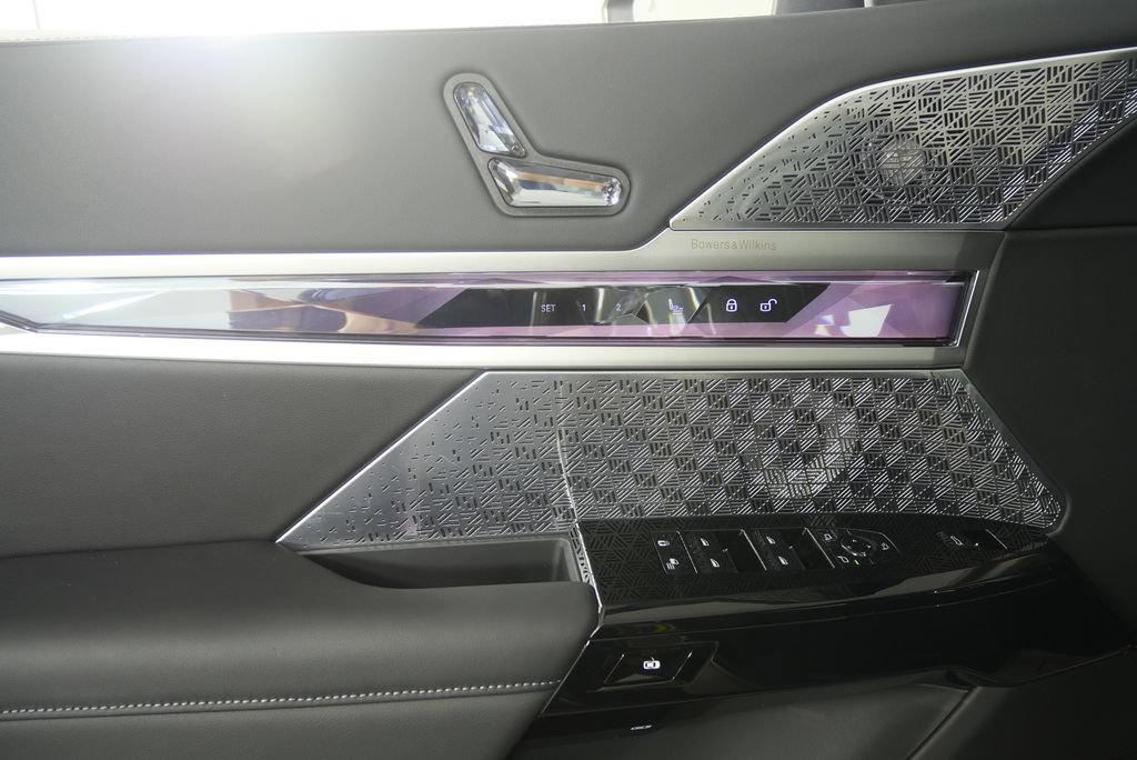 New 2026 BMW i7 xDrive60 AWD/4WD image 8