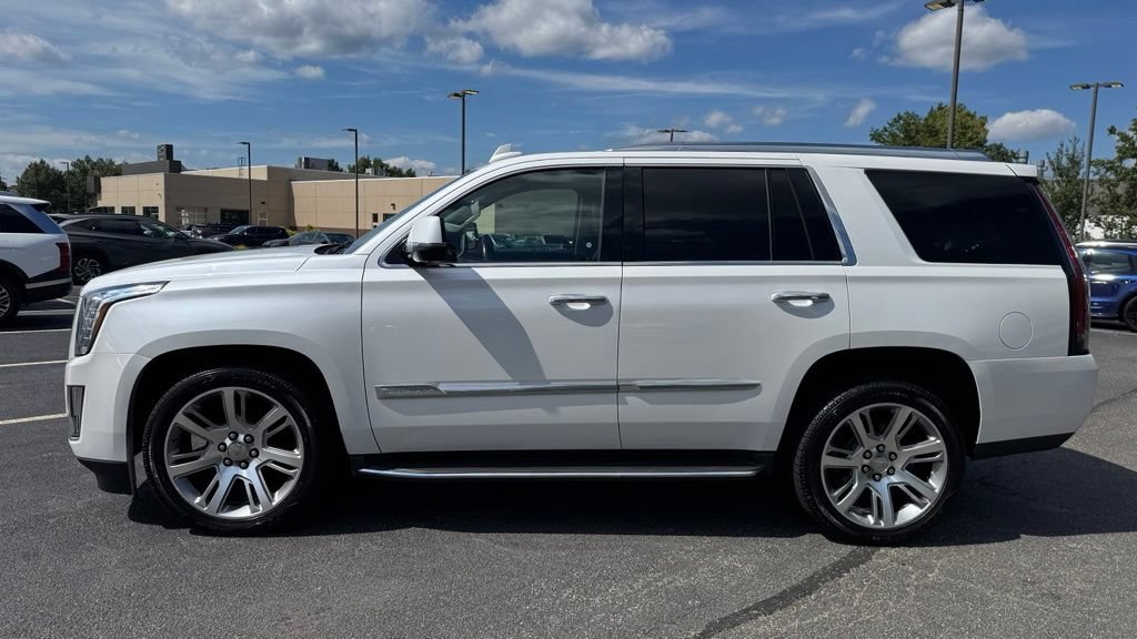 Used 2016 Cadillac Escalade Luxury AWD/4WD image 4