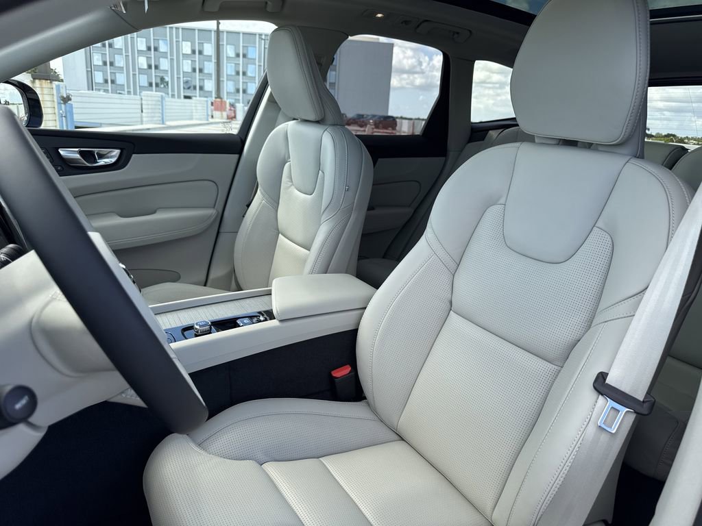 New 2025 Volvo XC60 T8 Ultra w/ Protection Package Premier image 19