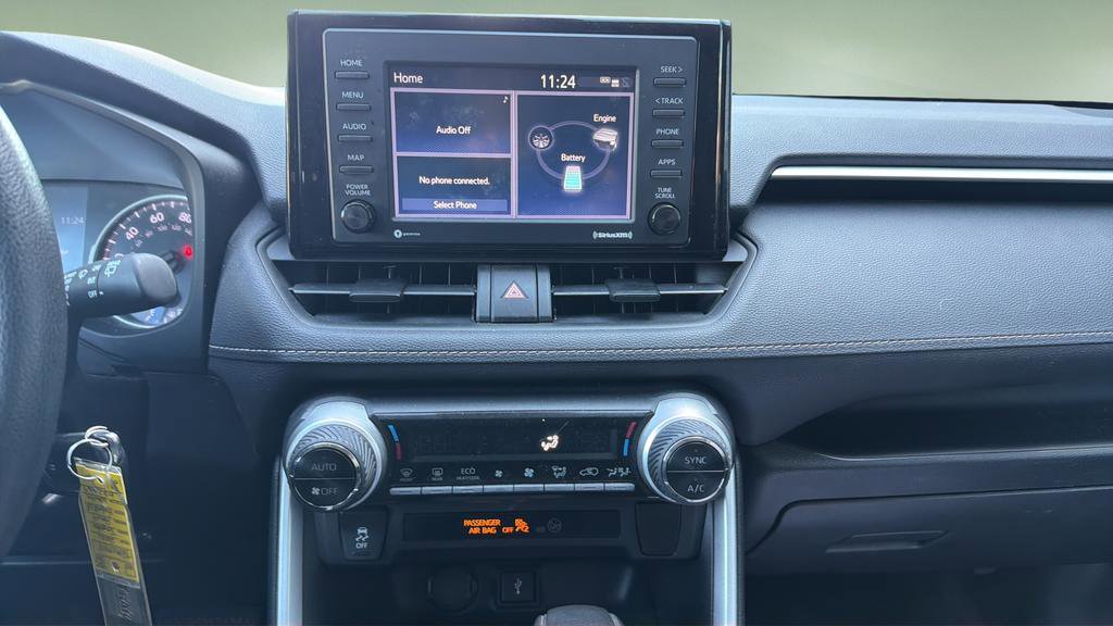 Used 2021 Toyota RAV4 LE image 8