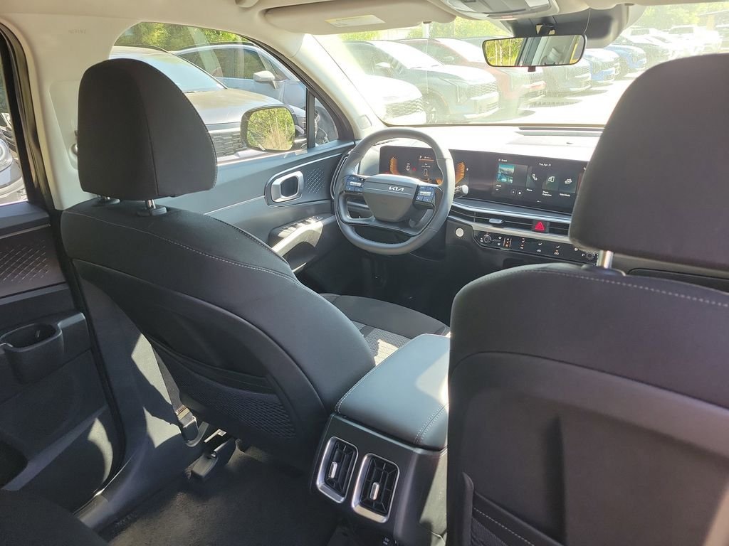 New 2026 Kia Sorento LX FWD image 13