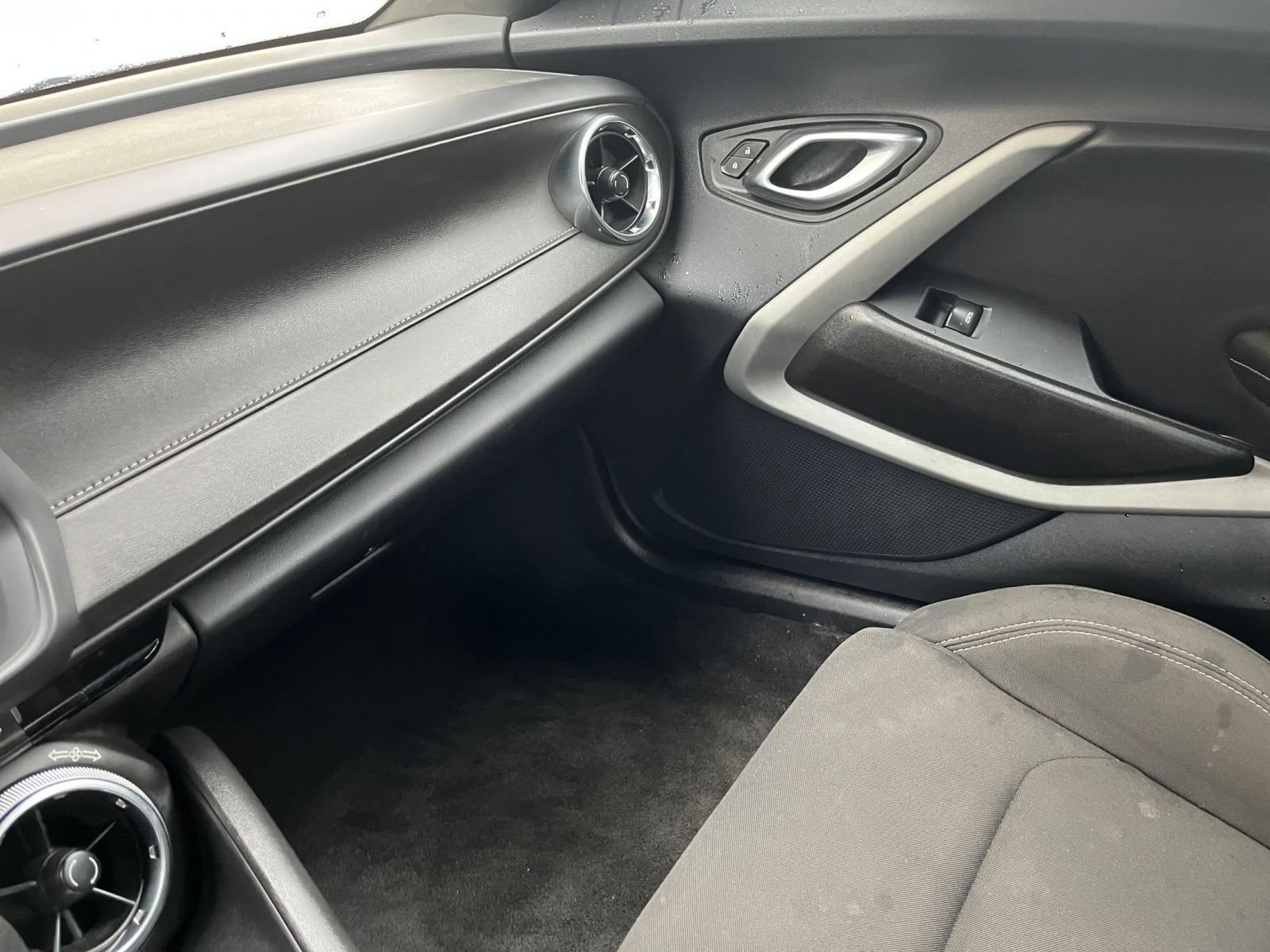 Used 2023 Chevrolet Camaro LT RWD image 35
