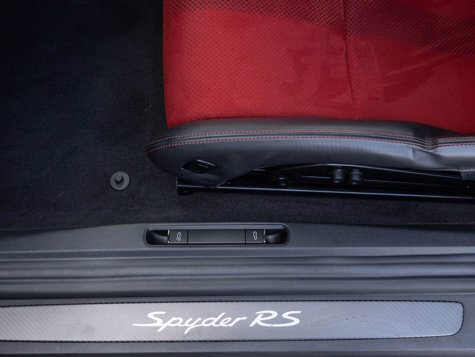 Certified 2025 Porsche 718 Boxster Spyder RS RWD image 21