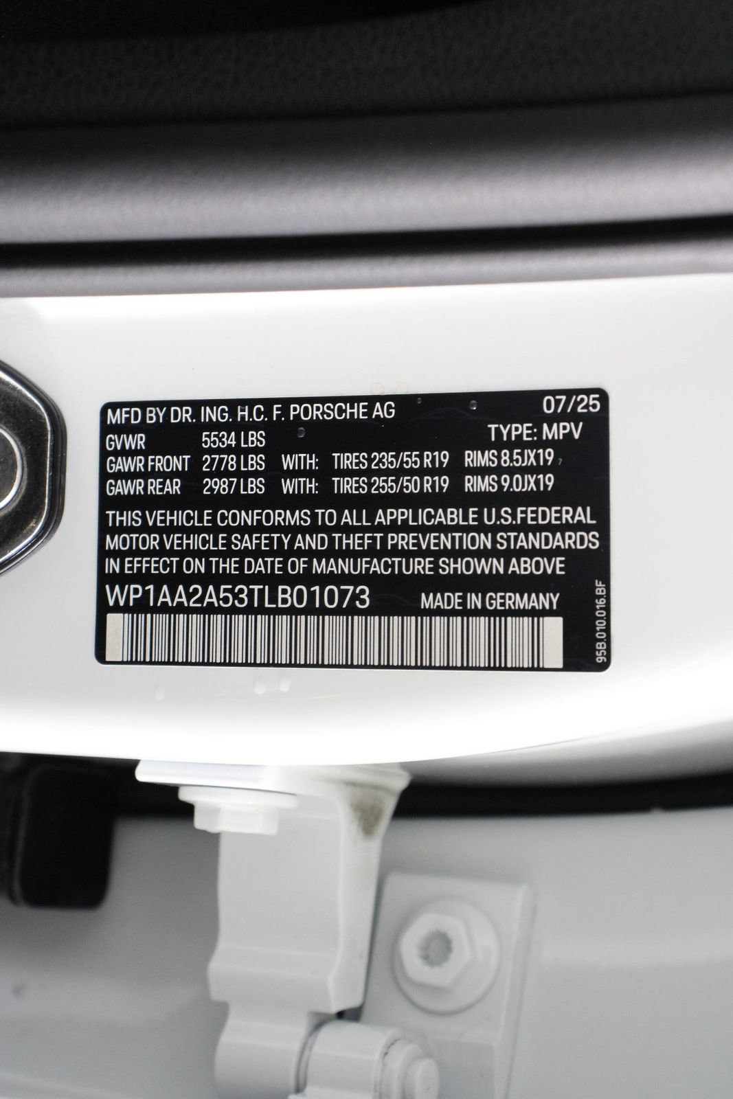 Certified 2026 Porsche Macan AWD/4WD image 19
