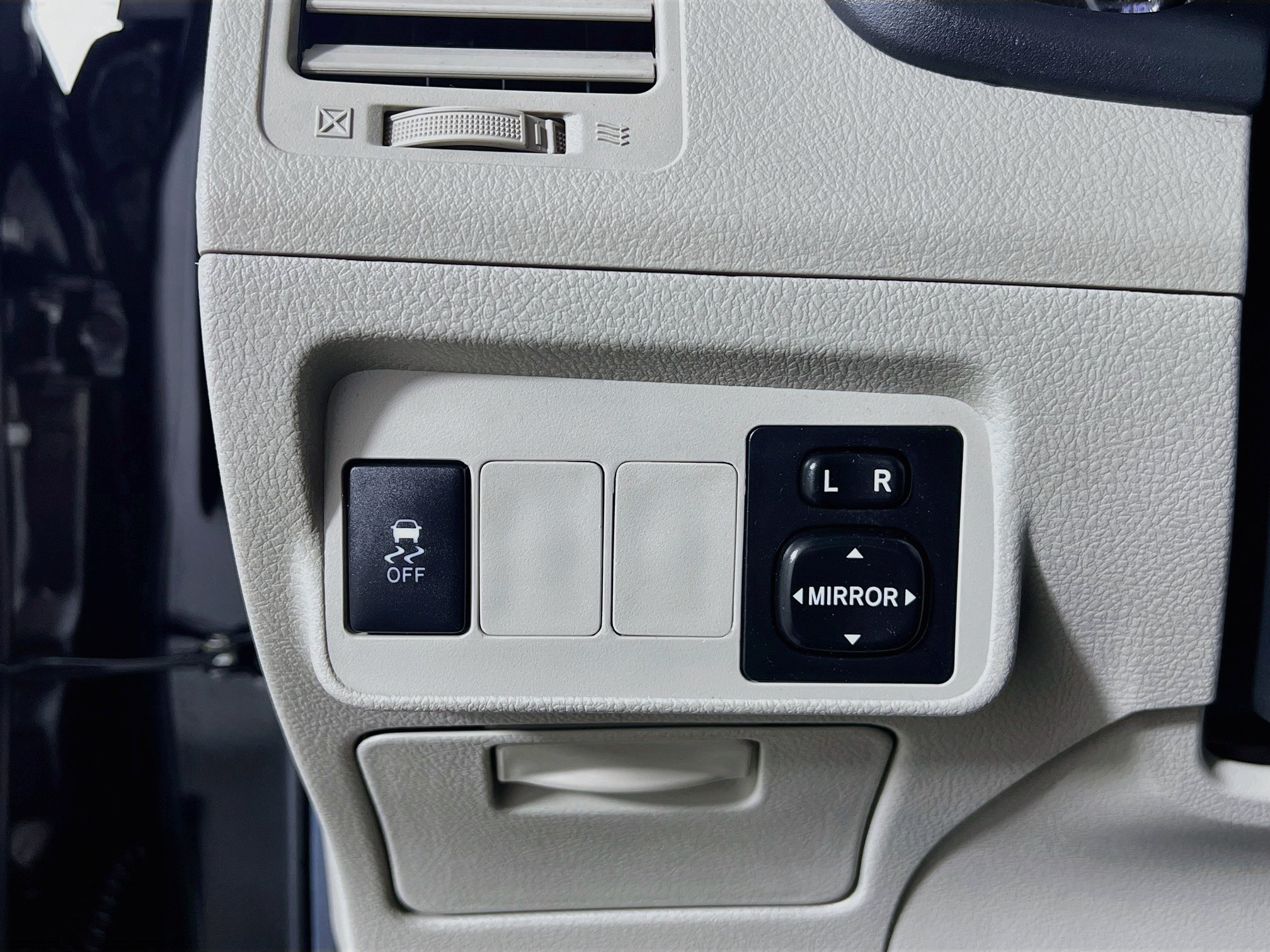 Used 2013 Toyota Corolla L FWD image 10