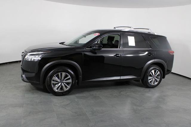 Certified 2023 Nissan Pathfinder SL w/ Black Appearance Package FWD image 14