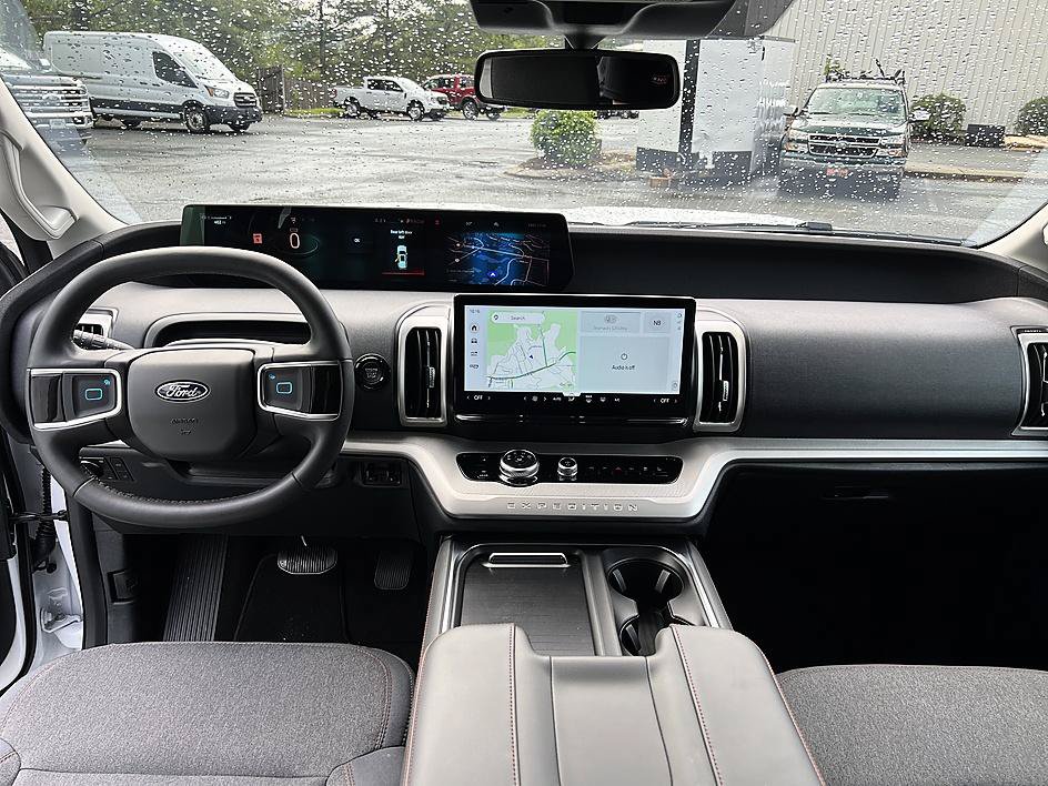 Used 2025 Ford Expedition Max Active AWD/4WD image 13