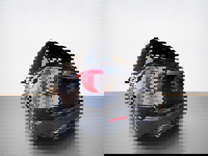 Used 2024 Ford Explorer XLT w/ Equipment Group 202A image 6