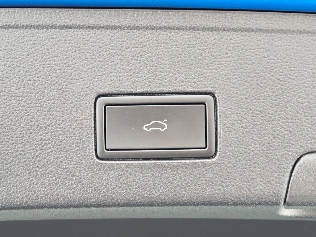 Used 2024 Volkswagen Atlas Cross Sport SEL Premium R-Line image 16