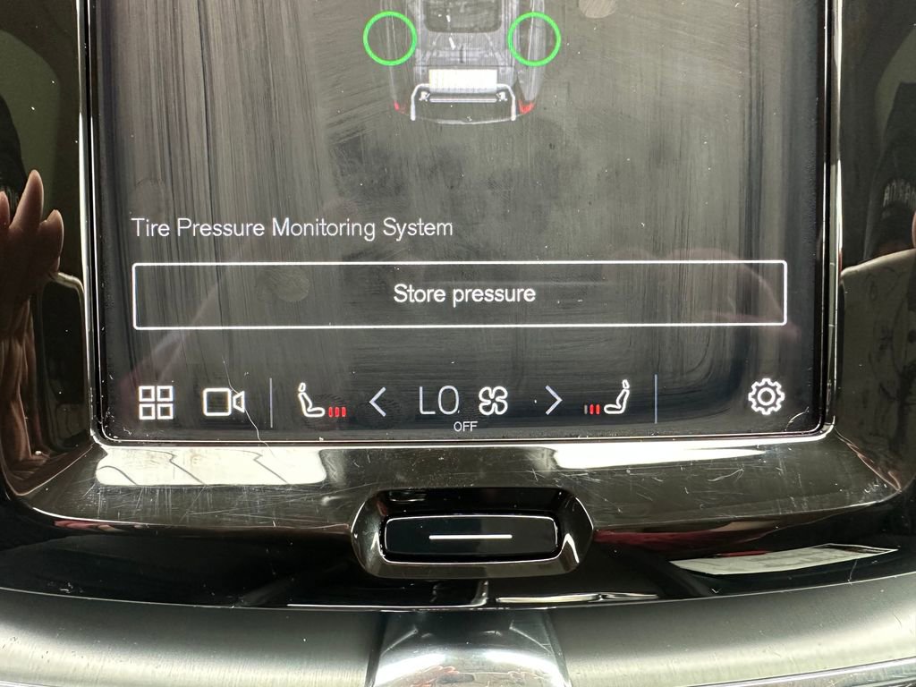 Used 2024 Volvo XC60 B5 Core image 7