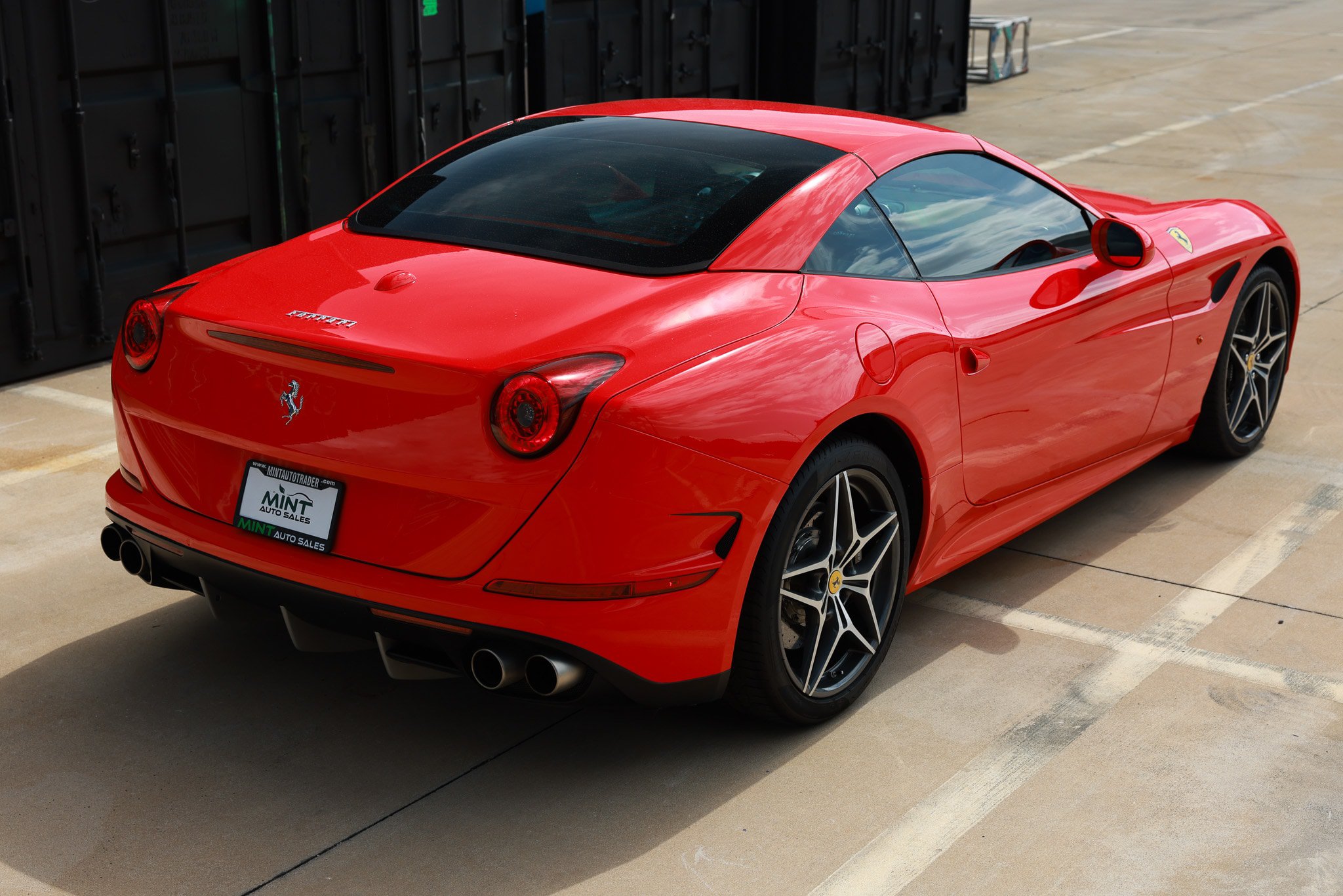 Used 2015 Ferrari California T RWD image 16